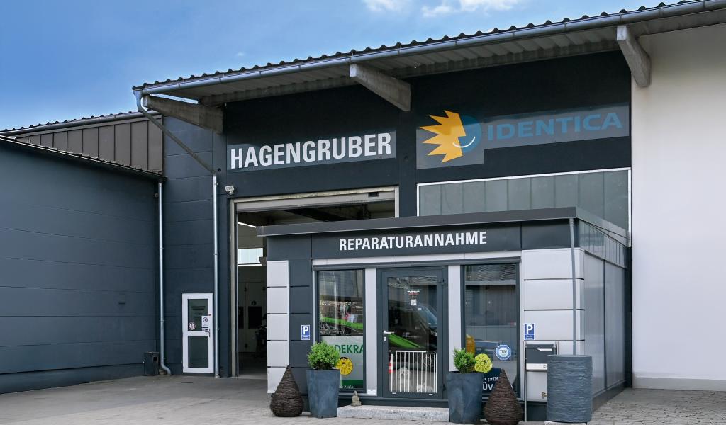 IDENTICA Hagengruber Werkstattfassade